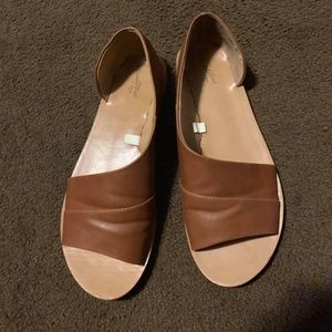 sandals/flats